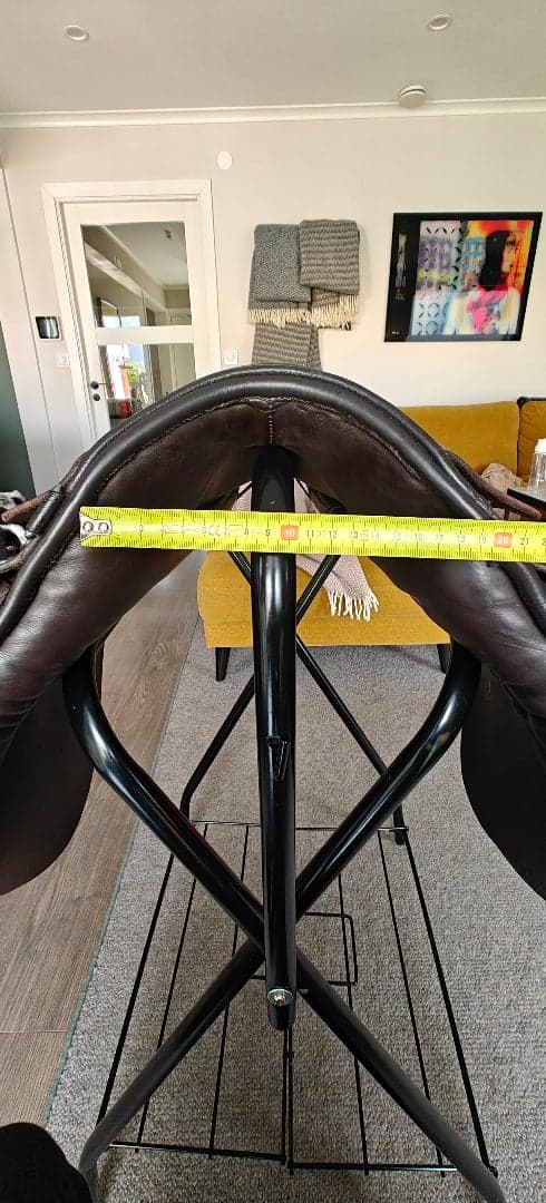 Bild 2 av Mörkbrun äldre sadel