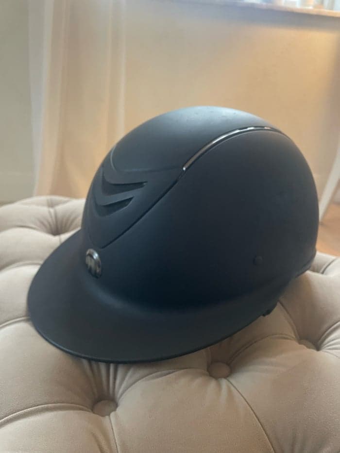 Media 5 av Svart ridhjälm med solskärm