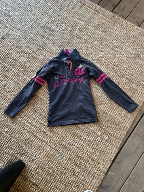 Image of Grå långärmad tröja. 