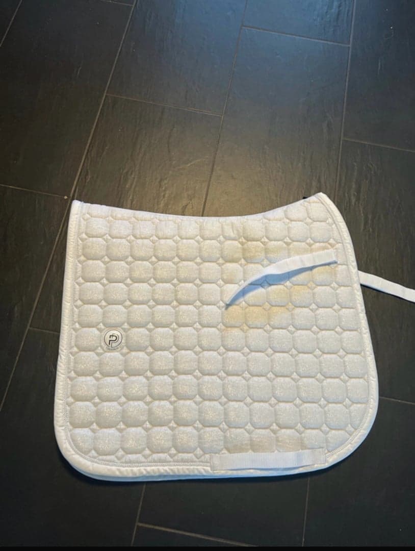 Bild 1 av Vitt schabrak från Eskadron