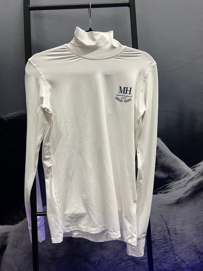 Media 1 of Vit långärmad tröja