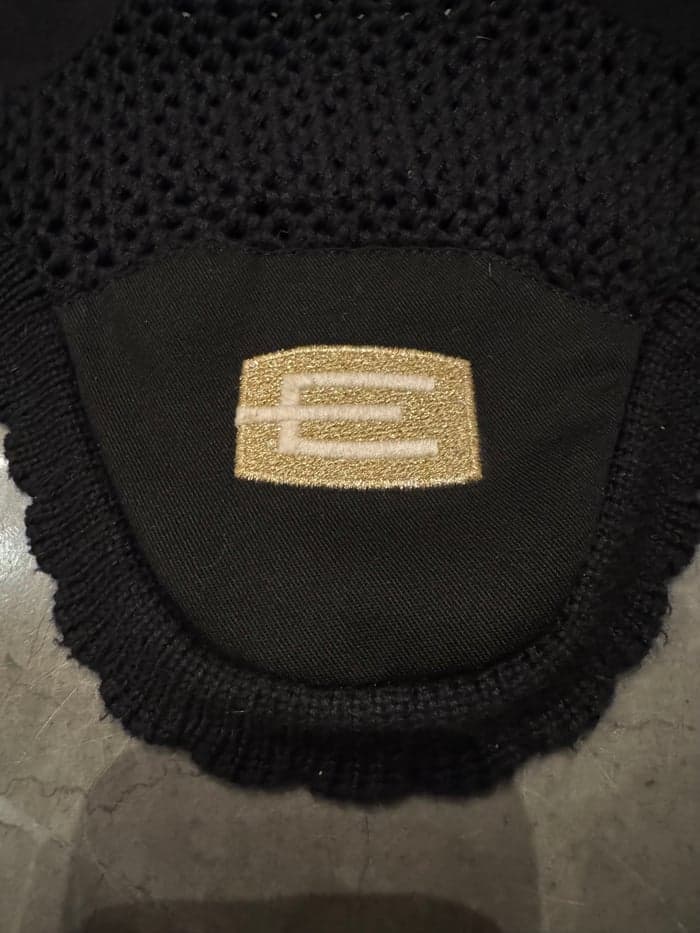 Media 2 av Svart huva med E-logga från Equiline