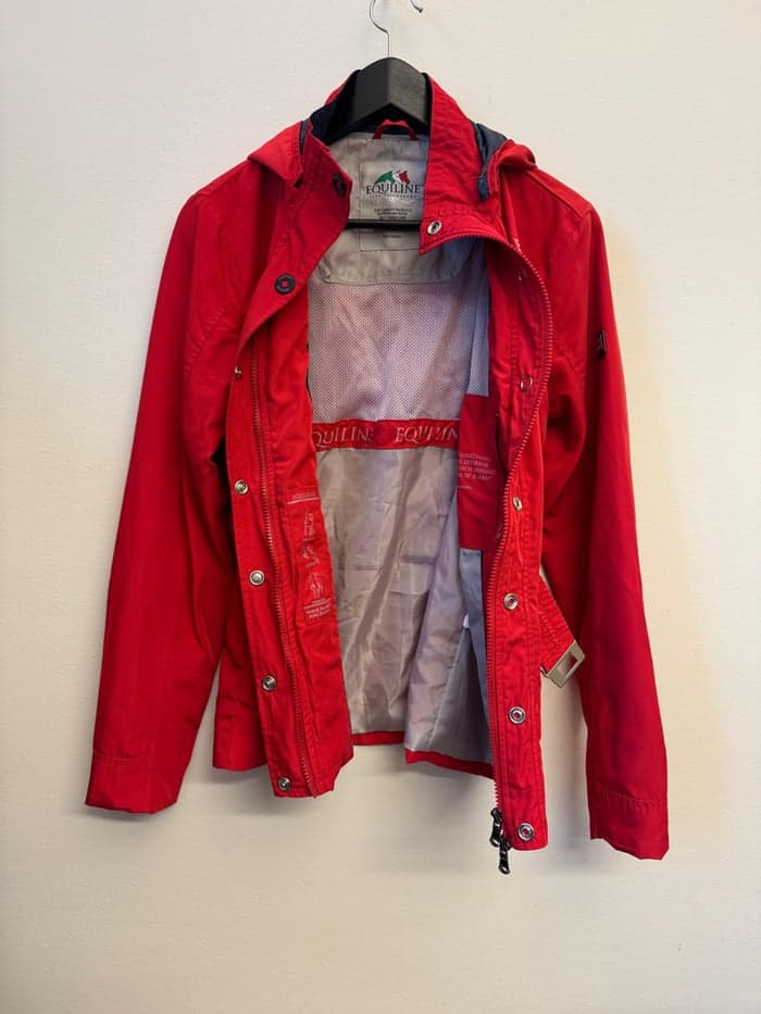 Media 7 of Supersnygg röd jacka från Equiline