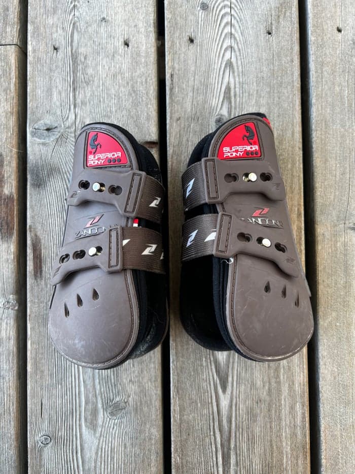 Media 1 av Små benskydd