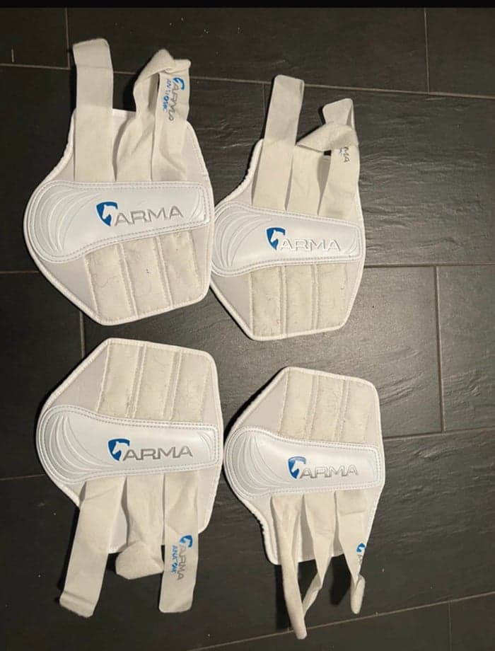 Media 1 av Vita benskydd från ARMA