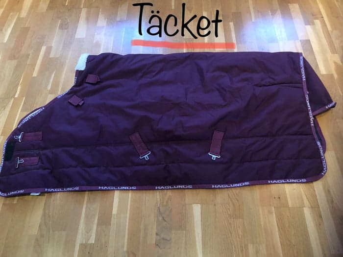 Media 1 av Vinrött täcke med hals från Haglunds