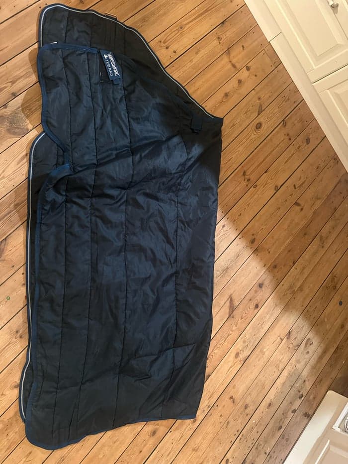 Media 1 of Mörkblått stalltäcke från Horseware