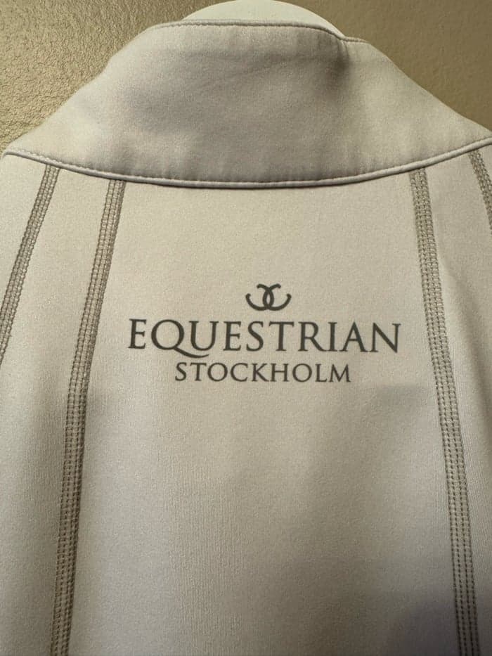 Media 5 of Vit kortärmad tävlingströja från Equestrian Stockholm