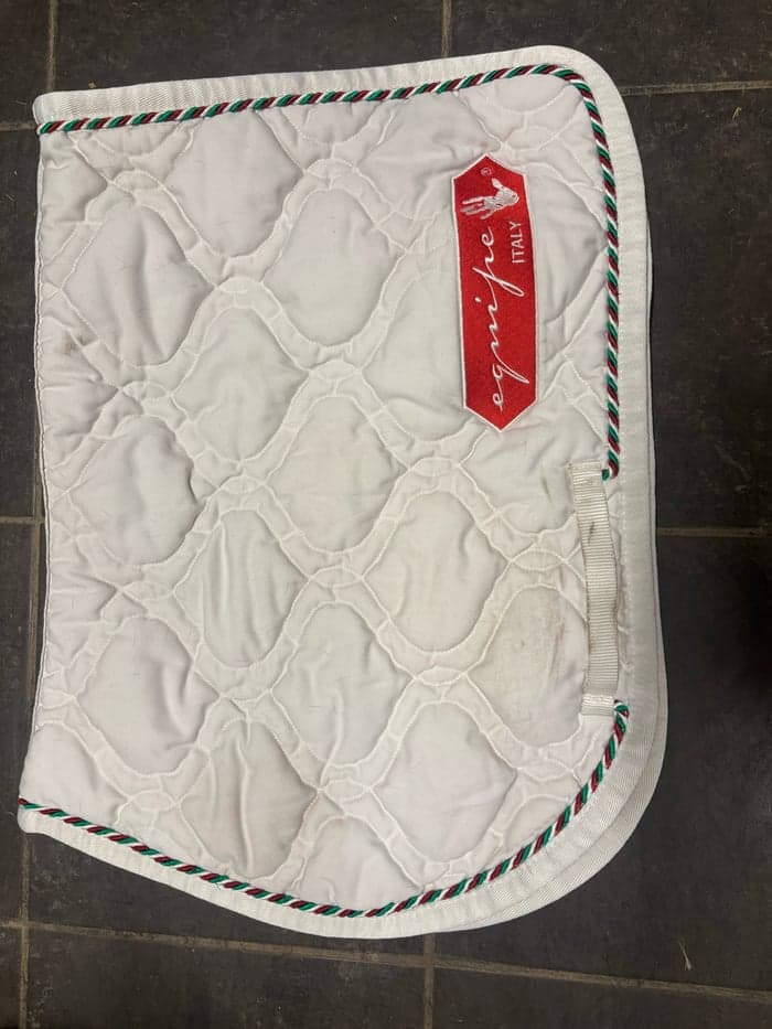 Media 1 of Vitt schabrak från Equipe