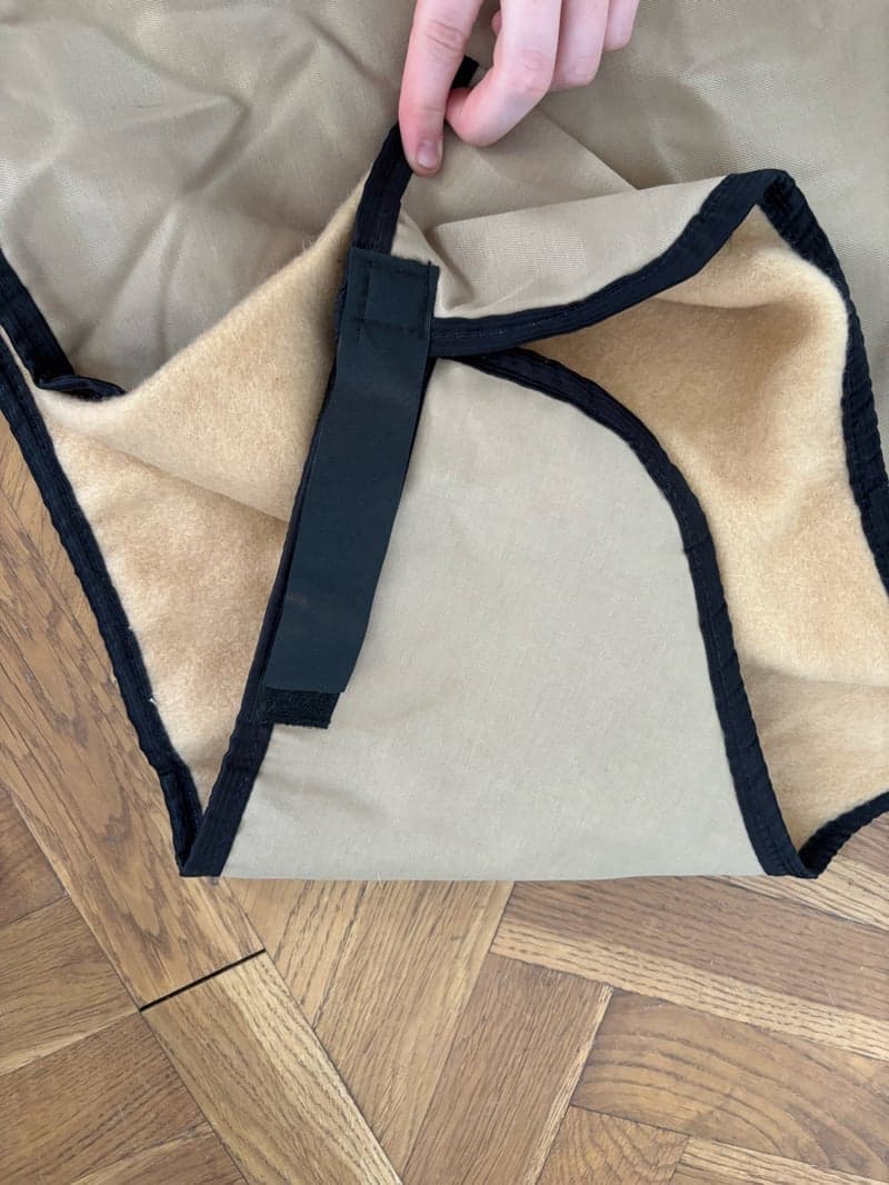 Image 2 of Beige ”guldigt” Ländtäcke 