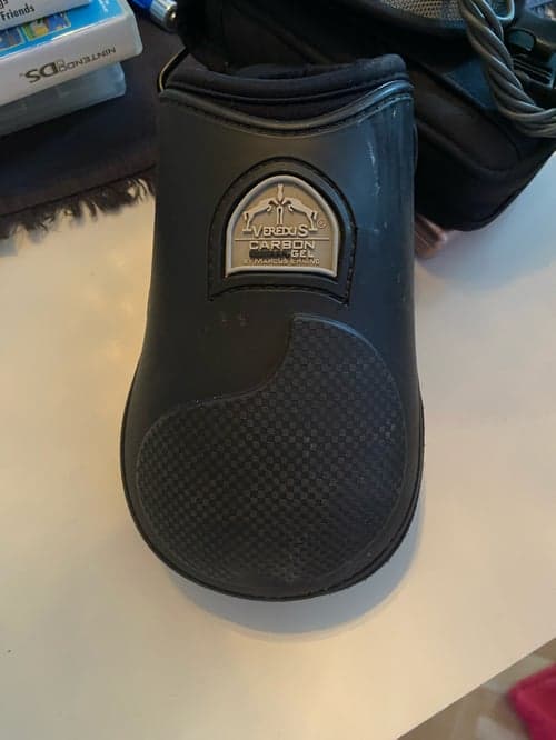 Bild av Svart benkydd