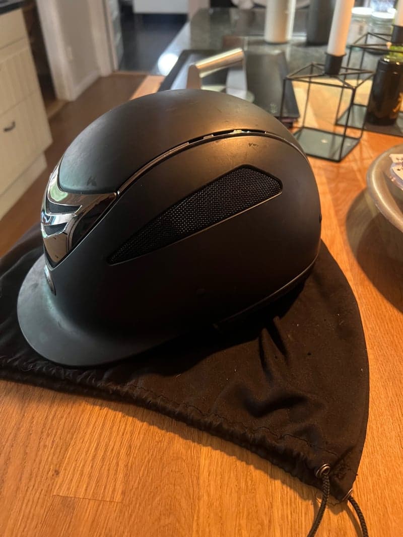 Image 3 of Svart Hjälm