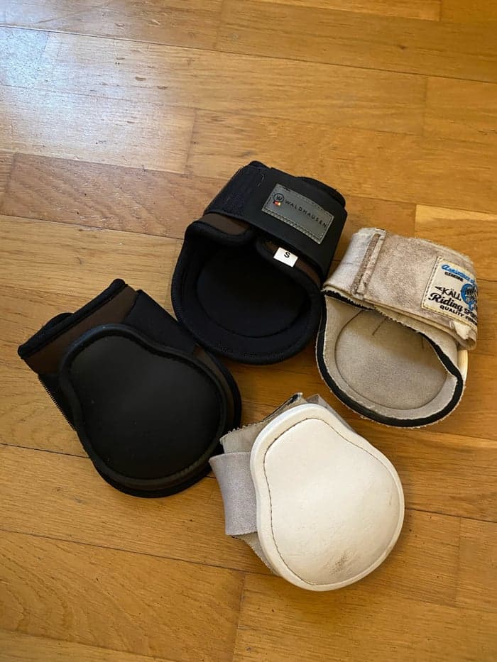 Media 1 av Bakbenskydd Ponny 2st