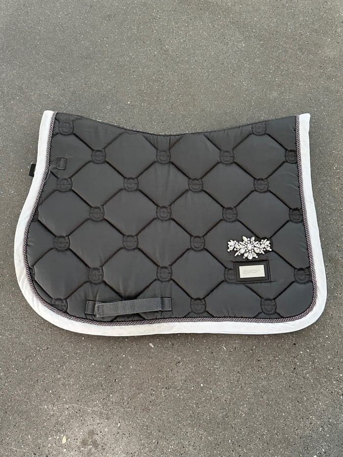 Media 2 av Mörkgrått schabrak från Equestrian Stockholm🩶