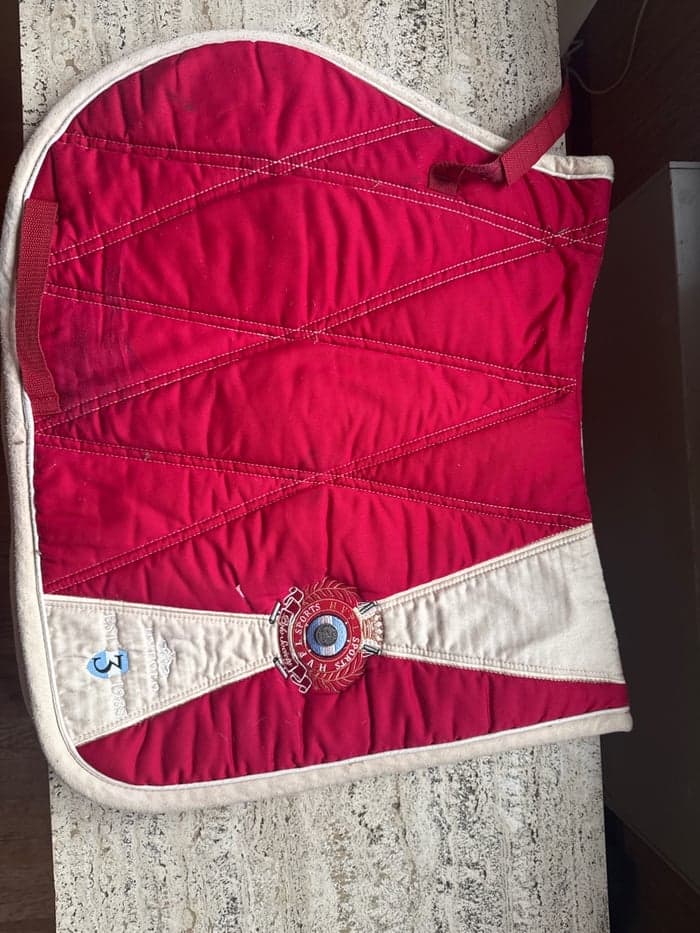 Media 1 av Rött schabrak från HV Polo