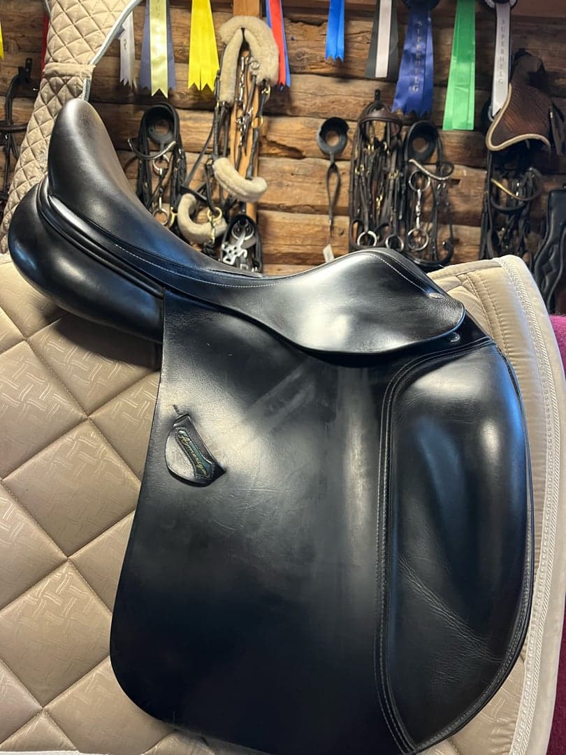 Bild 1 av Amerigo Vega dressyrsadel 