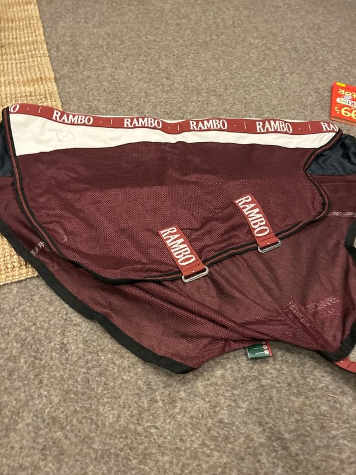 Media 1 of Burgundy täcke från Horseware Rambo