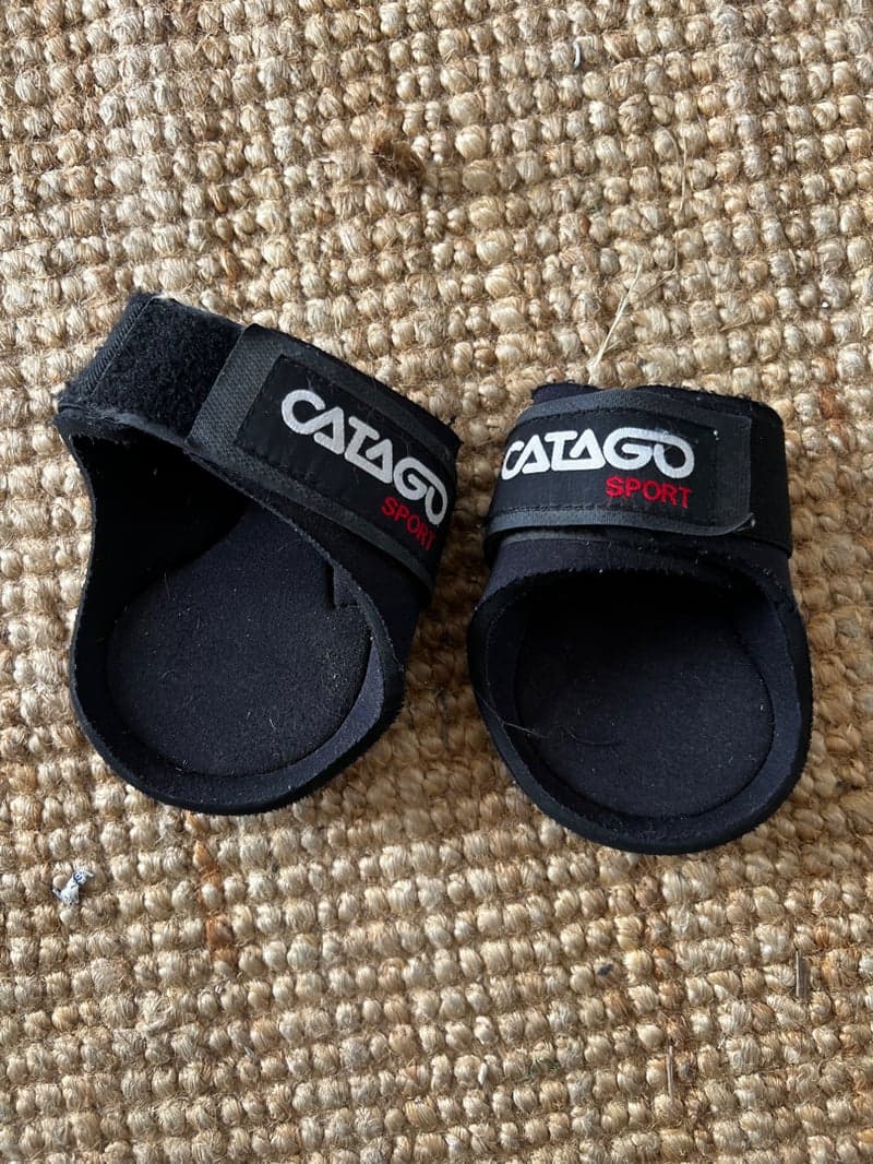 Bild 3 av Bruna kotskydd från Catago 