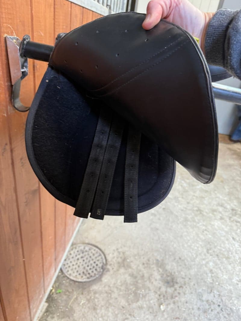 Bild 2 av Svart sadel från HI-LITE