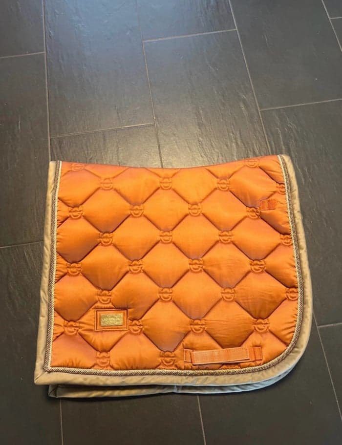 Media 1 av Orange dressyr schabrak 