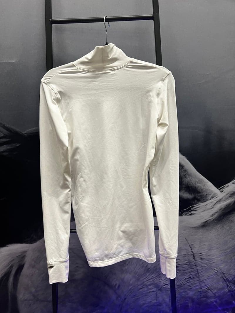 Image 2 of Vit långärmad tröja