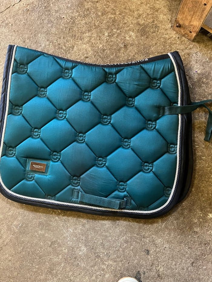 Media 1 av Grönt schabrak från Equestrian Stockholm