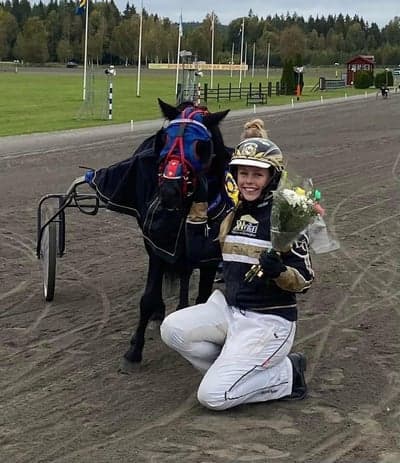 Inlägg 4 av Hoppning med titeln Ponnytrav 