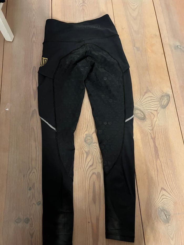 Media 2 of Svarta ridbyxor från Maya delorez 