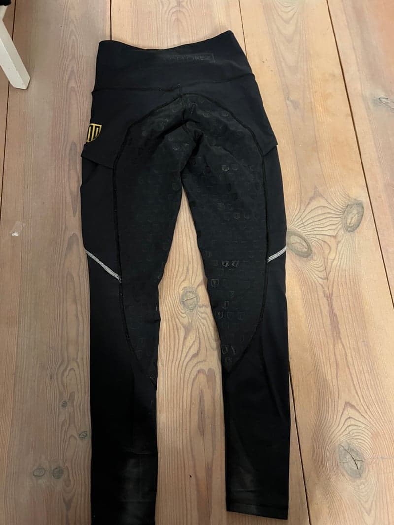 Image 2 of Svarta ridbyxor från Maya delorez 