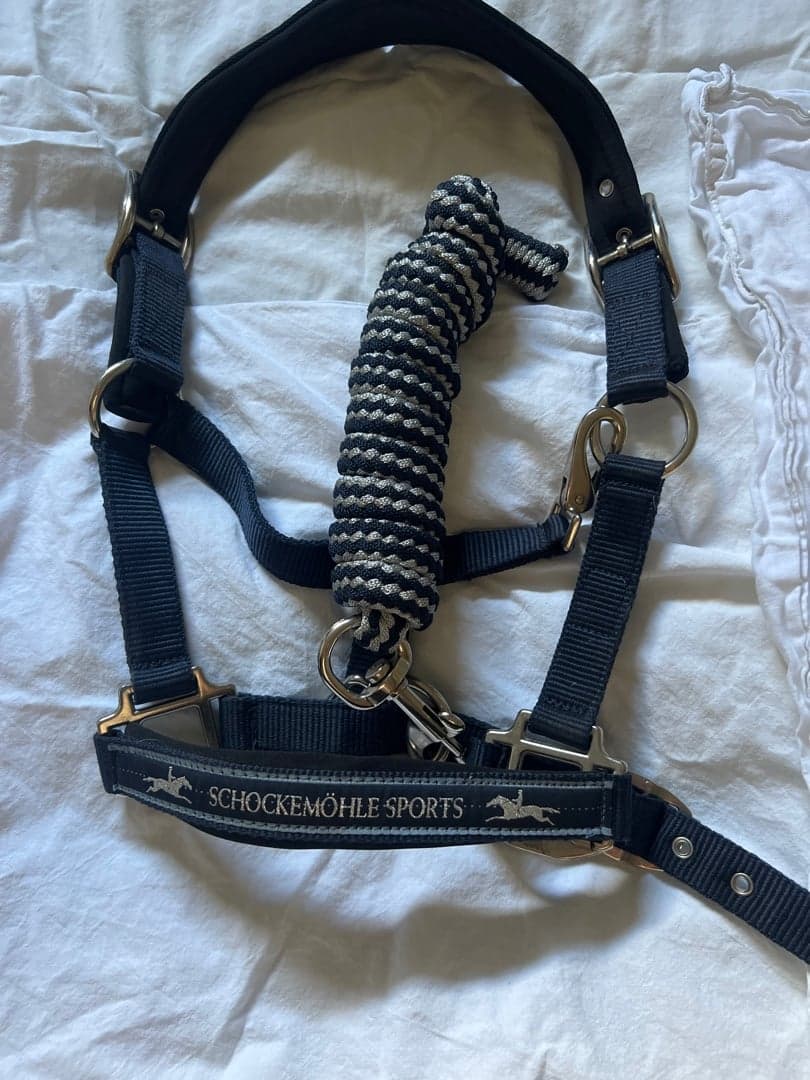 Bild 1 av Mörkblå grimma från Schockemöhle Sports med matchande grimskaft