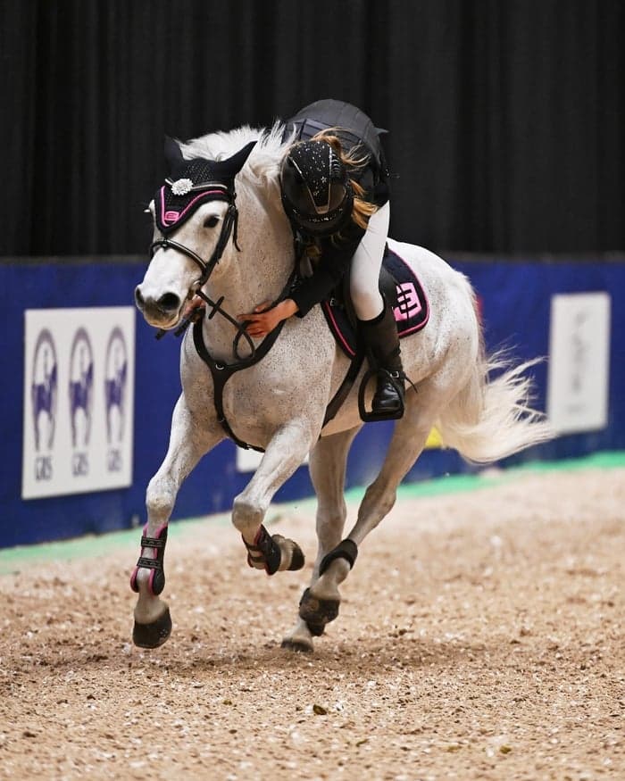 Media 4 av Srahrevagh Robe