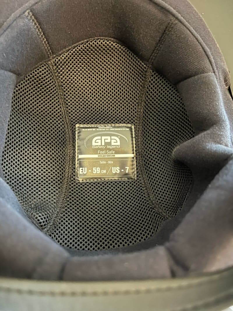 Image 3 of Svart hjälm från GPA