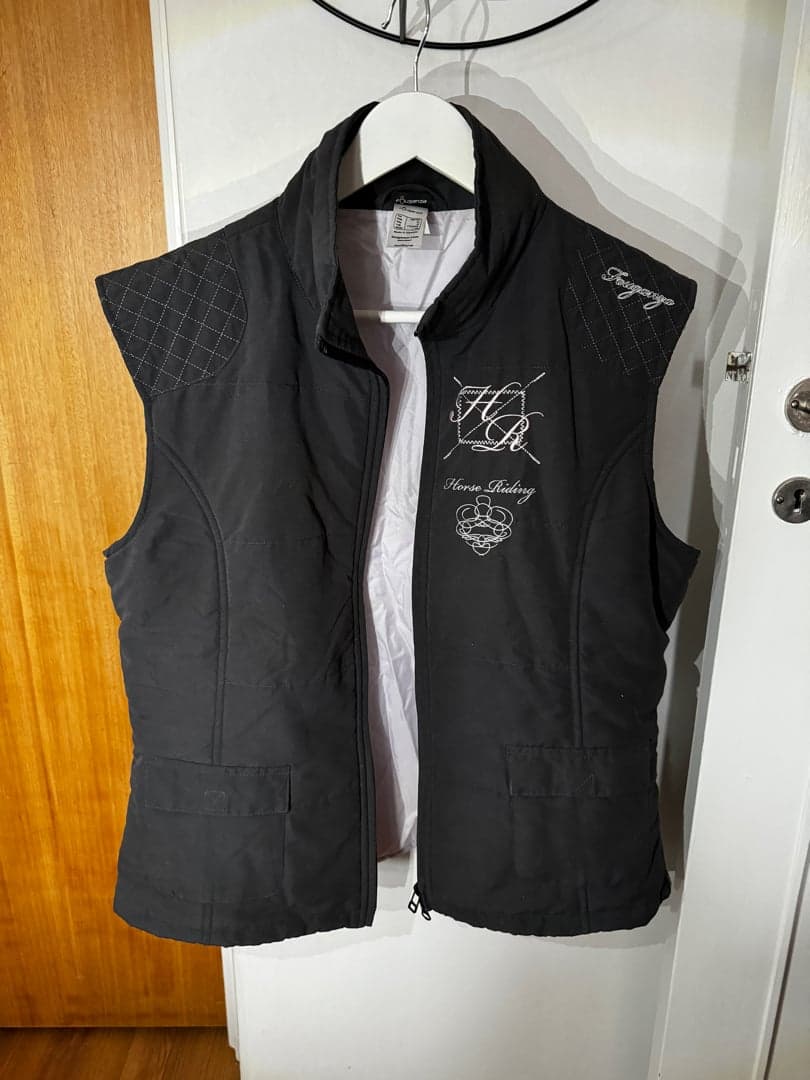 Bild 1 av Svart väst