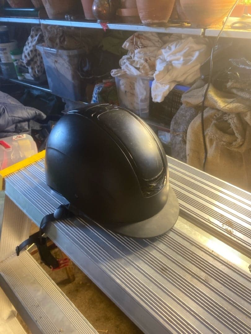 Bild 1 av Svart hjälm