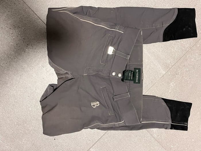 Media 1 av Grå ridbyxor