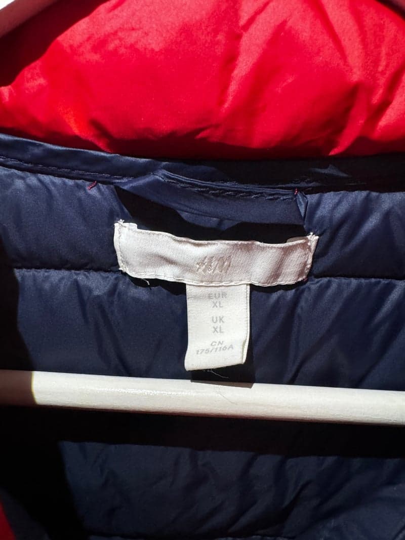 Bild 3 av Röd väst från H&M
