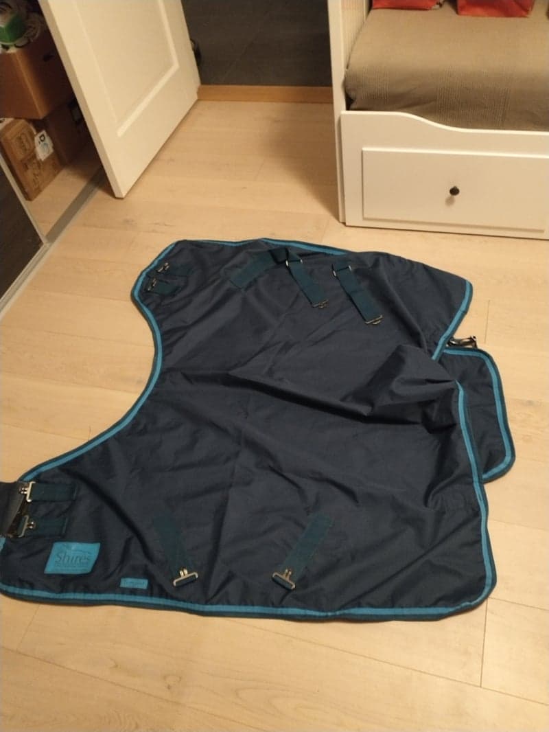 Bild 3 av Mörkblått hästtäcke från Shires