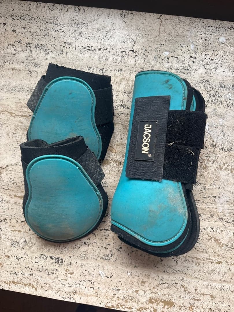 Bild 1 av Turkosa benskydd från Jacson