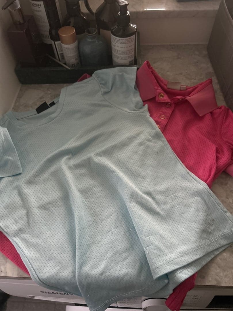 Bild 1 av Ljusblå och Rosa tröja