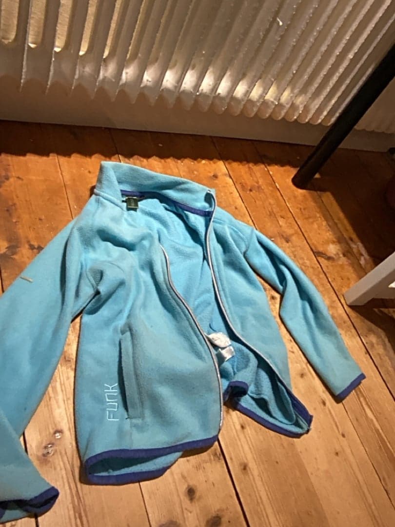 Bild 1 av Blå fleecejacka,väldigt bra skick.