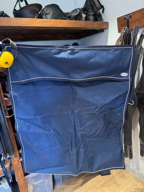 Bild av Mörkblå boxgardin -Hansbo Sport