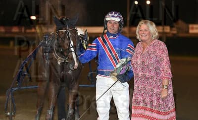 Inlägg 13 av Trav med titeln Hans andra start i livet vart också en 🥇❤️