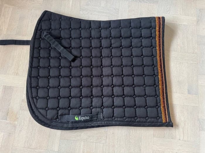 Media 5 of Svart schabrak från Equito