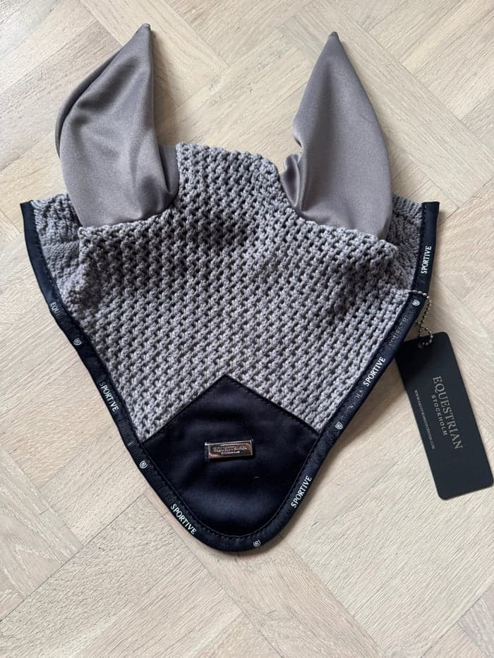 Media 1 of Grå och blå huva från ES