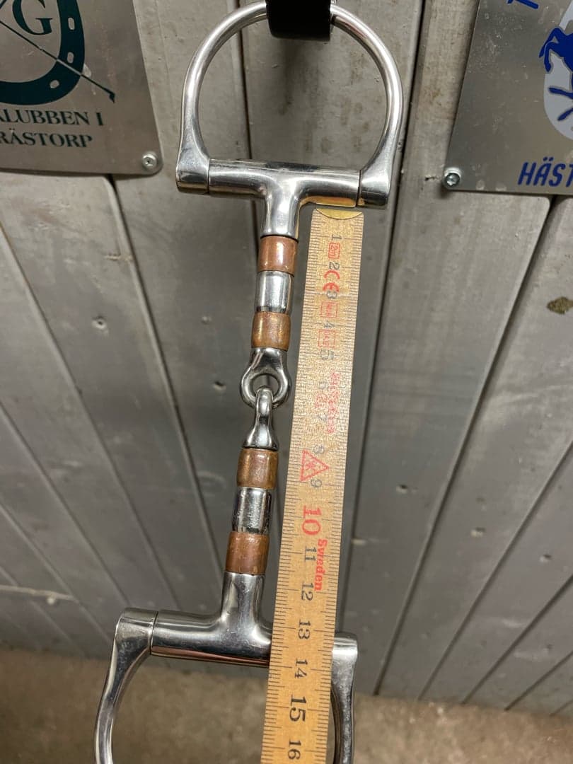 Image 1 of Bett med koppar 