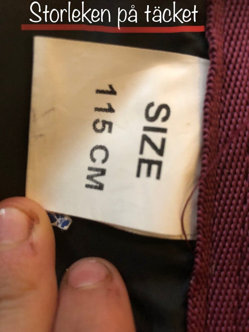 Bild 3 av Vinrött täcke med hals från Haglunds