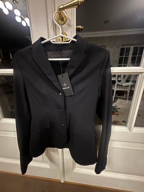 Image of Svart kavaj från Trolle