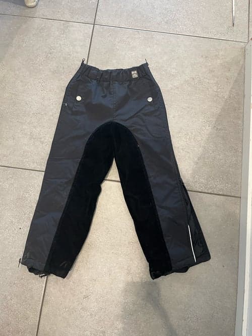 Bild av Svarta regn och fodrade ridbyxor