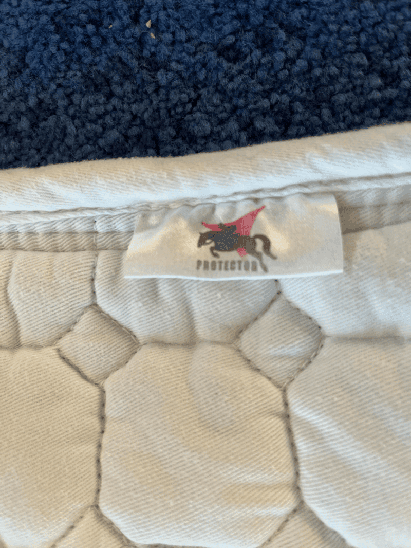 Bild 3 av Vitt dressyschabrak från Protector