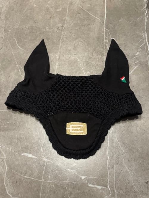 Bild av Svart huva med E-logga från Equiline